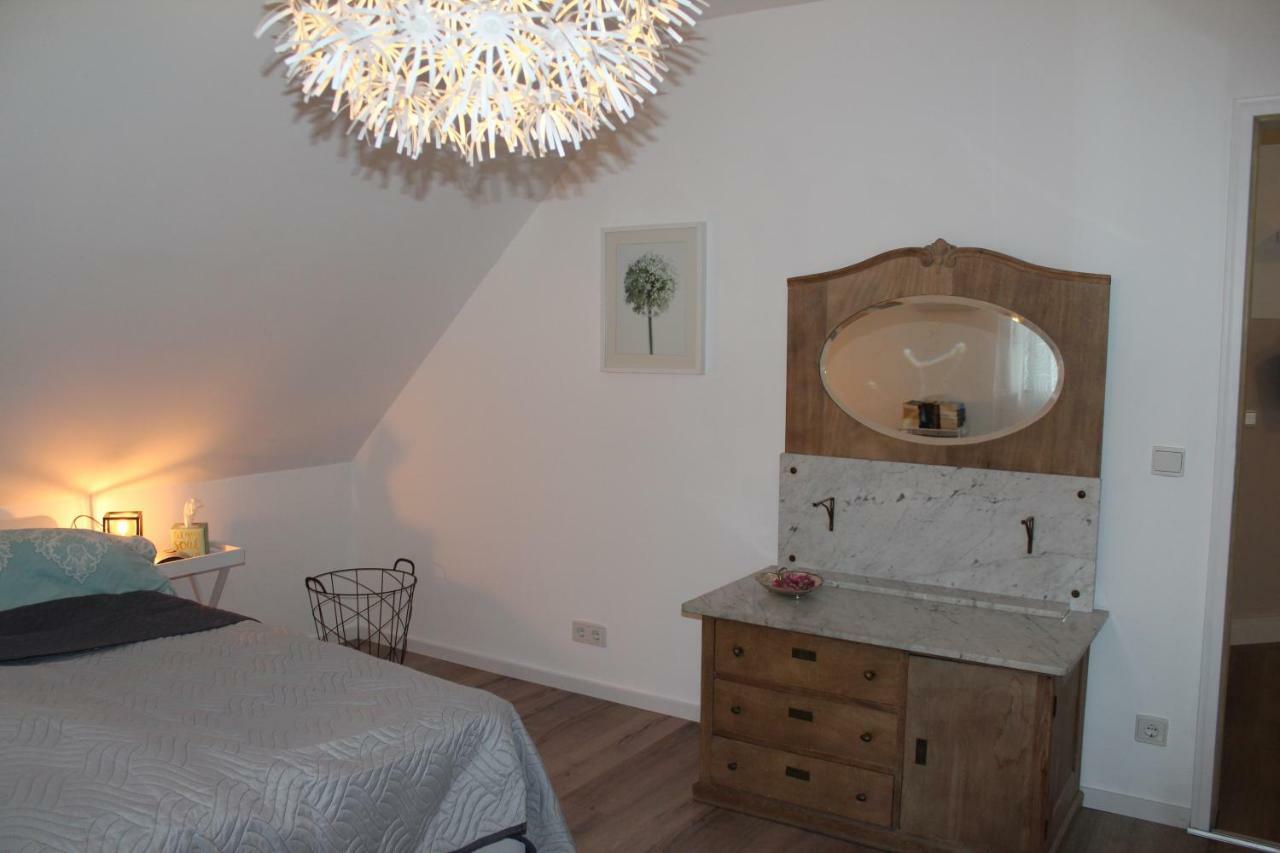 Ferienwohnung Im Tuermchen Oberfell Bagian luar foto