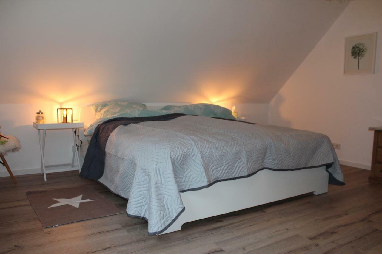 Ferienwohnung Im Tuermchen Oberfell Bagian luar foto